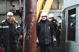 Главная  |  Пресс-центр 	 	Версия для печати  10 мая 2016 «Роснефть» начала бурение на Лебединском месторождении на шельфе Охотского моря