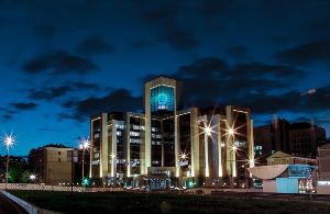 На здании ЛУКОЙЛА установили арт-объект