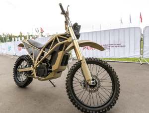 Военные автоинспекторы Москвы пересаживаются на электромотоциклы «Калашникова»