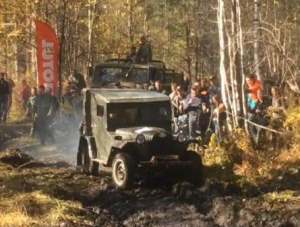 В Хакасии гидроэнергетики восстановили военный автомобиль к Дню Победы