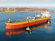 На судоверфи «Звезда» спущен на воду первый российский танкер типа «Афрамакс»