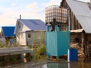 Дачный поселок в Пермском районе оказался отрезанным от дорог и частично затопленным