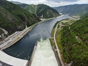 Саяно-Шушенская ГЭС продолжает сдерживать паводок в бассейне Енисея