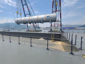 На Амурский ГХК отправлена колонна пиролиза весом более полутора тысяч тонн