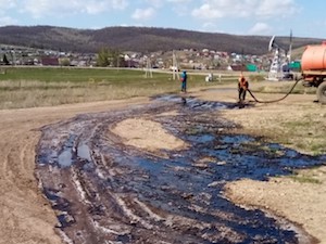 Инспекторы Росприроднадзора обследовали место разлива нефти в Татарстане