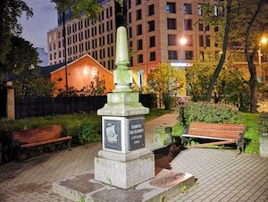 В Санкт-Петербурге получили подсветку городские скульптуры