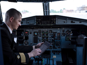 «Газпром нефть» зарегистрировала первую в России блокчейн-платформу для оплаты авиазаправки