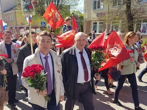 В Калининградской области сотрудники дирекции Балтийской АЭС прошли под знаменами «Бессмертного полка»