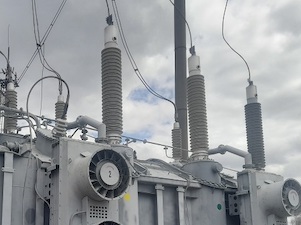 «ФСК ЕЭС» оснастила подстанцию 220 кВ «Чепецк» высоковольтными вводами