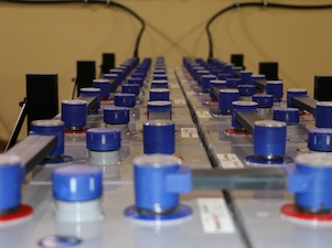 На подстанции 220 кВ «Абаза» в Хакасии установлена новая аккумуляторная батарея