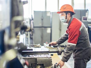 Благовещенский завод ОМК расширяет производство и приглашает новых сотрудников