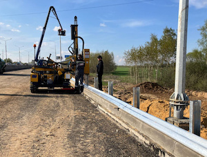 «Стройтрансгаз» монтирует линии наружного освещения на строящемся съезде в Подмосковье
