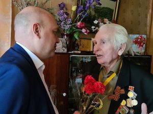 Коллектив Волжской ГЭС поздравил ветеранов Великой Отечественной войны с праздником Великой Победы