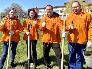 «АтомЭнергоСбыт Курск» высадил аллеи к 80-летию Победы в Курской битве