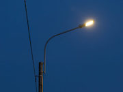 «Ленсвет» устанавливает на проспекте Королёва фонари нового поколения