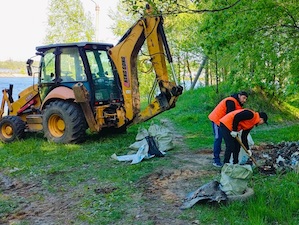 Смоленская АЭС: более 2 км побережья Десногорского водохранилища привели в порядок активисты «Зеленой весны»