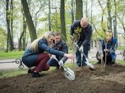 В Александровском саду в Санкт-Петербурге появилась «Аллея поколений»