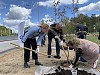 Белоярская АЭС в честь своего 60-летия высадила аллею на набережной Белоярского водохранилища
