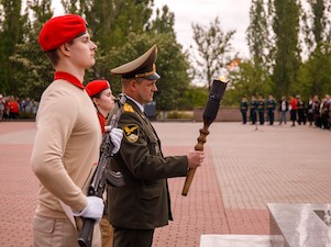 В Нововоронеж доставлен Вечный огонь из Москвы на открытие памятника Защитникам Отечества