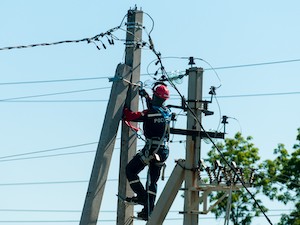 «Мордовэнерго» оснащает воздушные ЛЭП 110 кВ птицезащитными устройствами