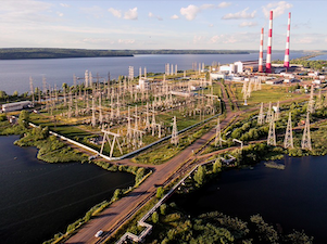 БГК выпустила в Кармановское водохранилище 45 тысяч мальков белого амура и толстолобика