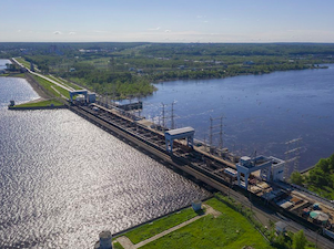 Камская ГЭС закрыла затворы водосливной плотины
