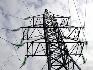 «Адыгейские электрические сети» оснащают высоковольтные ЛЭП птицезащитными устройствами