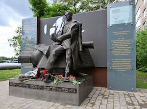 В Москве открыли памятник легенде Уралвагонзавода и основоположнику патентной системы РФ Юрию Максарёву