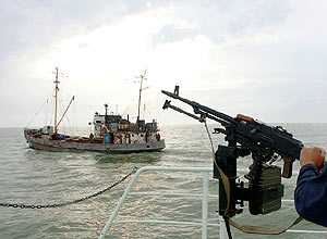 Браконьеры не выдержали натиска пограничников России и Японии