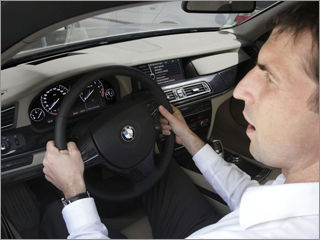 BMW представила систему голосового управления