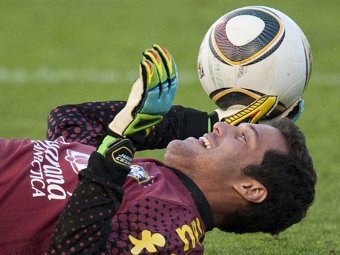 Вратарь сборной Бразилии пропустит первый матч за два года