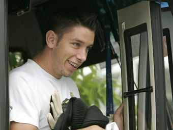 Вратарь сборной Австралии покинул команду из-за болезни сына