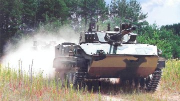 Десантники-курсанты отработали стрельбу из БМД-4 на полигоне Струги