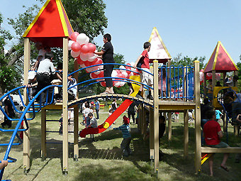 Дагестанский филиал ОАО «РусГидро» открыл в посёлке Бавтугай детскую игровую площадку