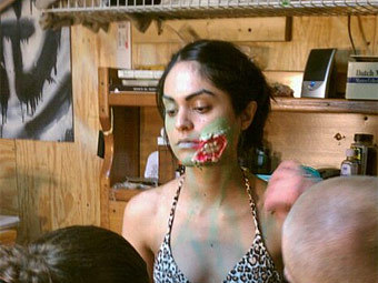 Американец пожаловался в полицию на зомби в бикини