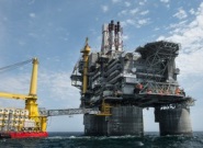 На шельфе Сахалина началась установка уникальной платформы «Беркут»