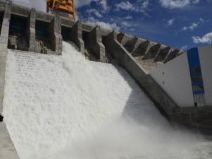 На Богучанской ГЭС начались испытания уникального водосброса