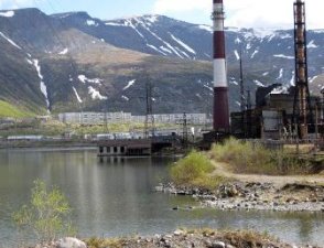 Демонтаж дымовой трубы в Кировске угрожает новым обрушением на ЛЭП