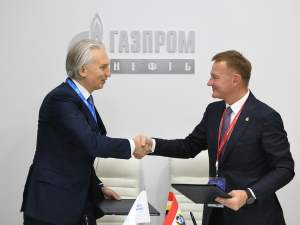 «Газпром нефть» нарастит объемы поставок современных битумных и смазочных материалов в Курскую область