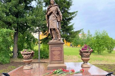 В Нягани открыли памятник  медсестрам  Великой Отечественной войны