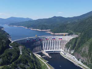 На плотине Саяно-Шушенской ГЭС появилась 570-метровая надпись «Россия»