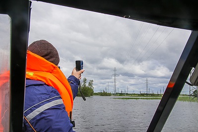 В Нижневартовском района ХМАО-Югры продолжаетрасти уровень Оби - в зоне риска подтопления 68 опор ЛЭП