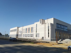 «Нижнетагильские электрические сети» подключили к электросетям новую школу в Невьянске