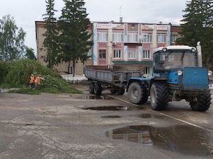 Шквалистый ветер оборвал провода ЛЭП в Инзенском районе Ульяновской области