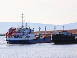 «Сахаэнерго» завозит топливо в труднодоступные районы Якутии по рекам Алдан и Лена