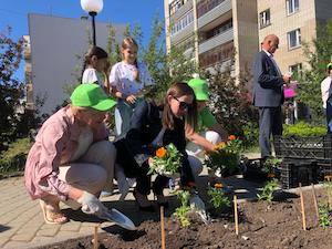 Цветущий атомград: Белоярская АЭС подарила Заречному 30 000 цветов