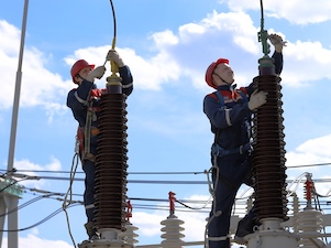 «Саратовские распределительные сети» заменили высоковольтные вводы на подстанции «Малый Узень»