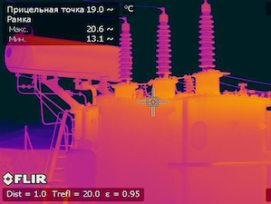 «Саратовские РС» обследуют электросетевое оборудование с использованием ультрафиолетового дефектоскопа