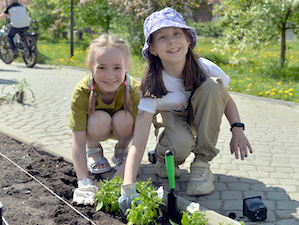 Белоярская АЭС высадила в Заречном 30 000 цветов