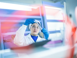 «Газпром нефть» и Санкт-Петербург разработают технологии для фармацевтической отрасли